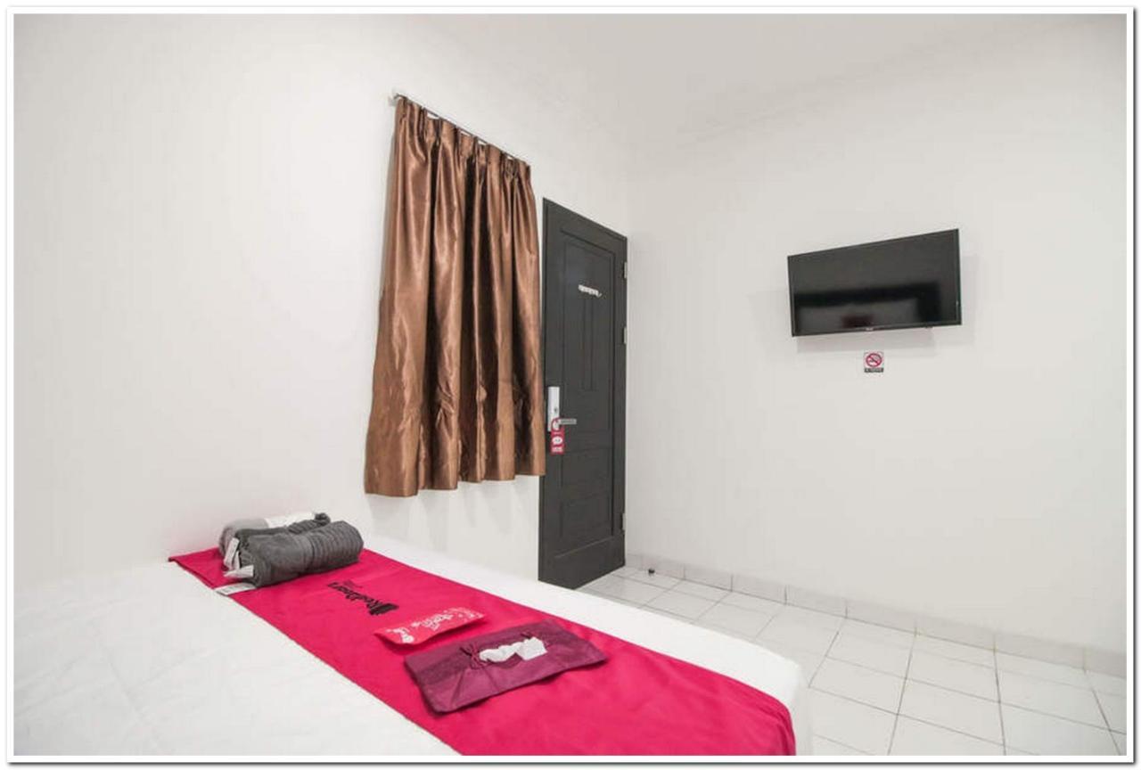 Reddoorz @ Ruko Itc Roxy Mas Hotel Jakarta Kültér fotó